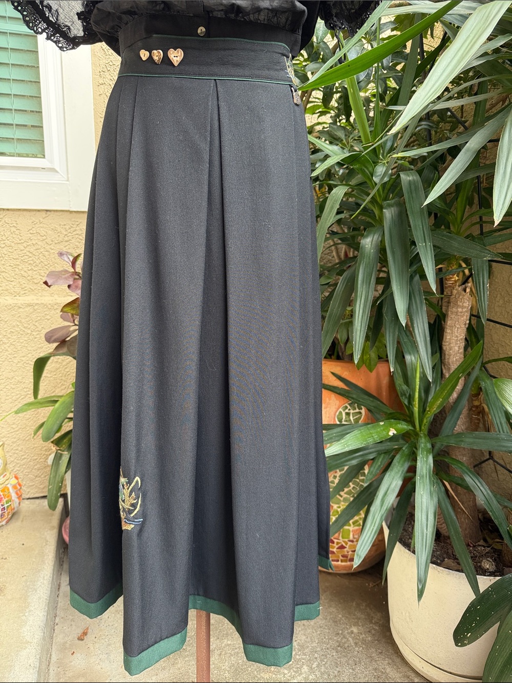 Vintage 80’s Black A-Line Maxi Highwaisted Skirt with Green Trim and Embroidery